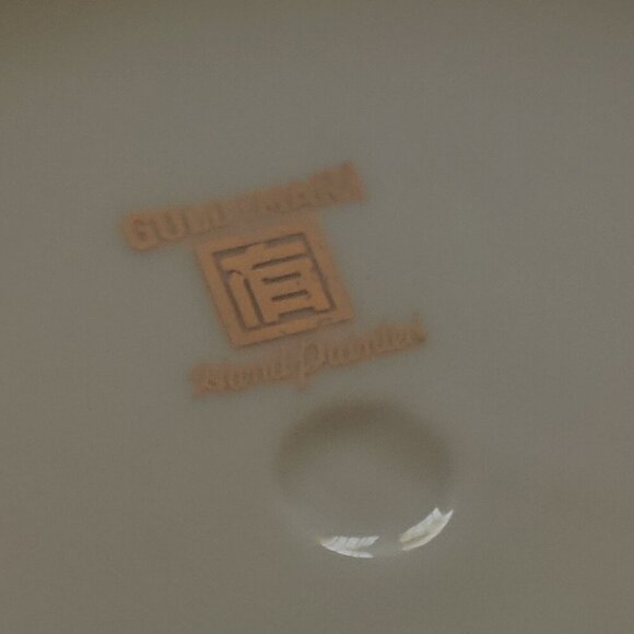 Imari Urn Finely Detailed Florals outlined in Gold with Rich Reds,Yellow & Green - Picture 9 of 9